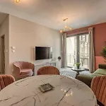 Luxury Condo W Balcony Next To Andrassy Road