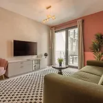 Luxury Condo W Balcony Next To Andrassy Road