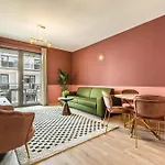 Luxury Condo W Balcony Next To Andrassy Road