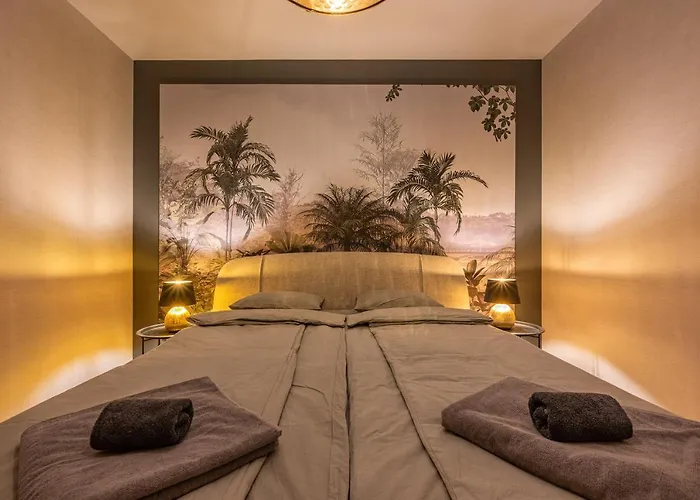 Luxury Condo W Balcony Next To Andrassy Road