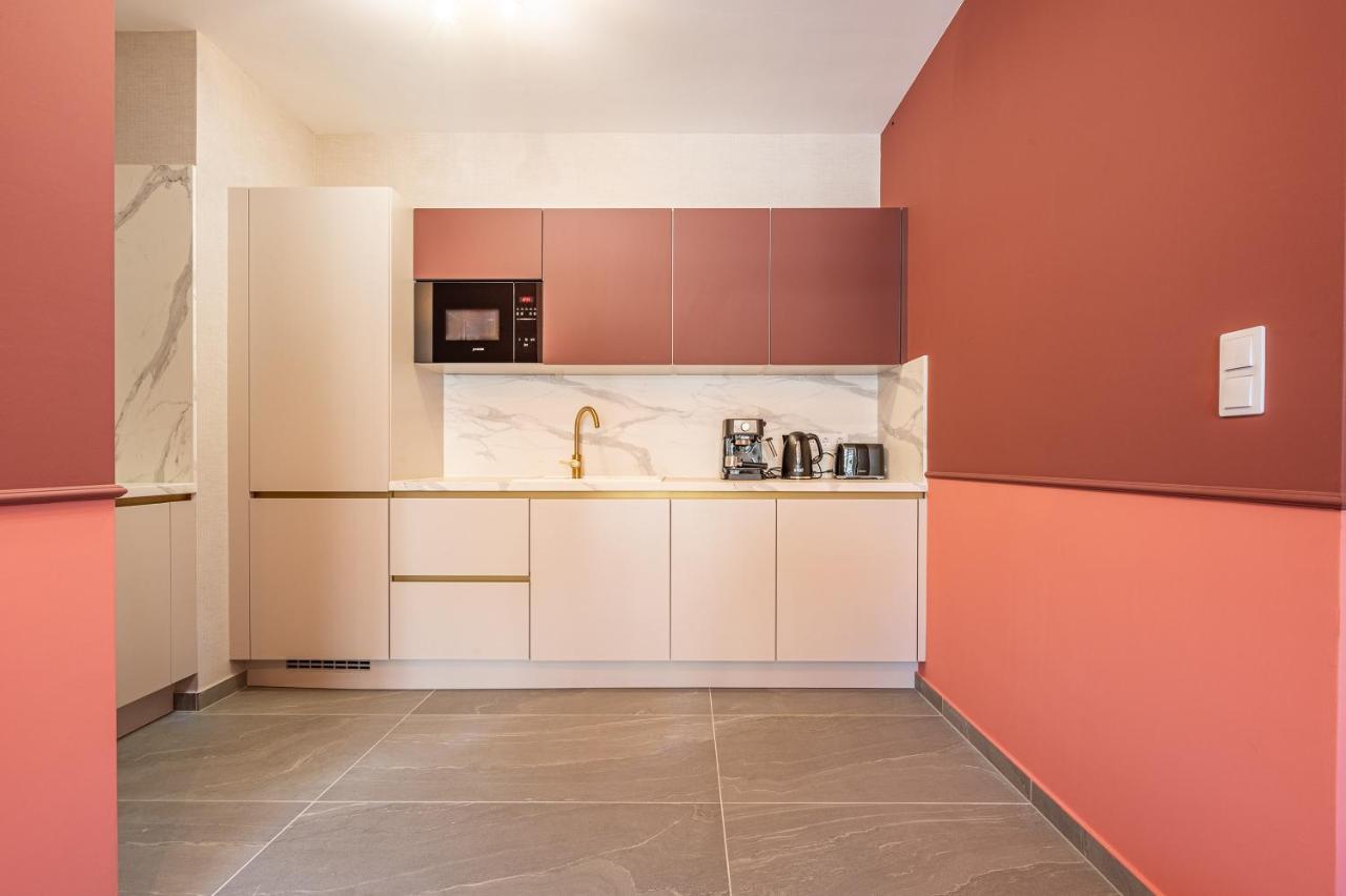 Luxury W Balcony Next To Andrassy Road Apartment