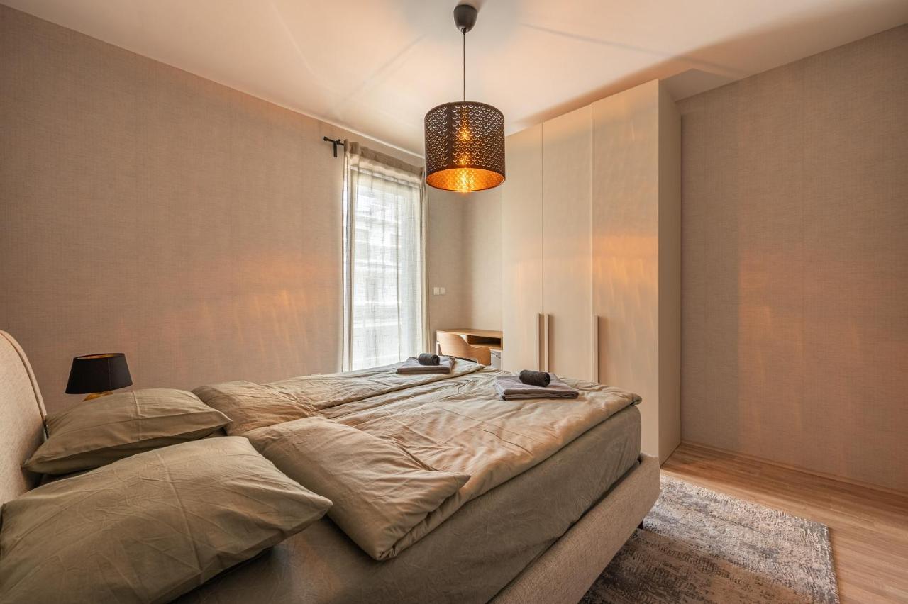 Apartment Luxury W Balcony Next To Andrassy Road