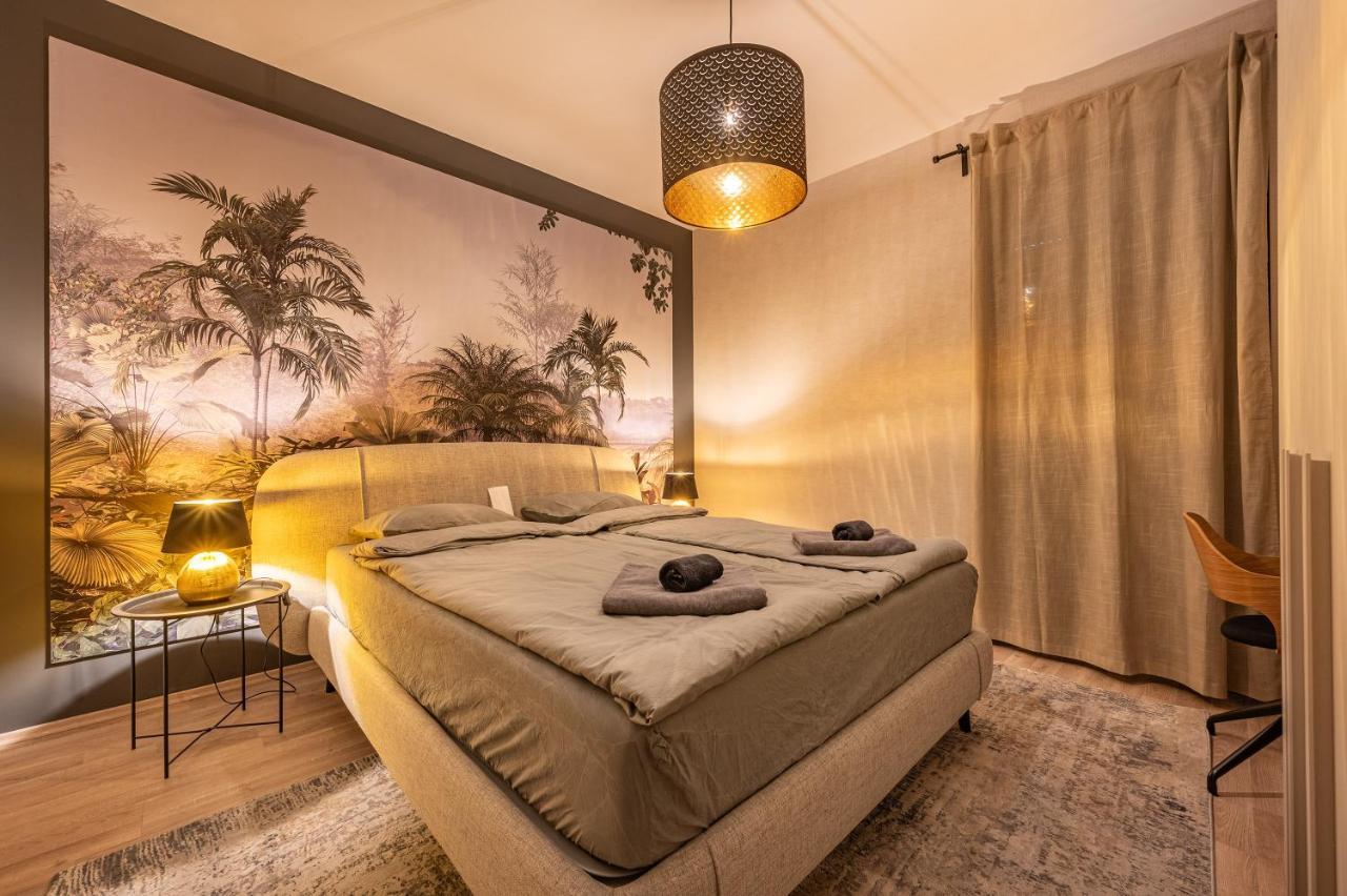 Apartment Luxury W Balcony Next To Andrassy Road Budapest