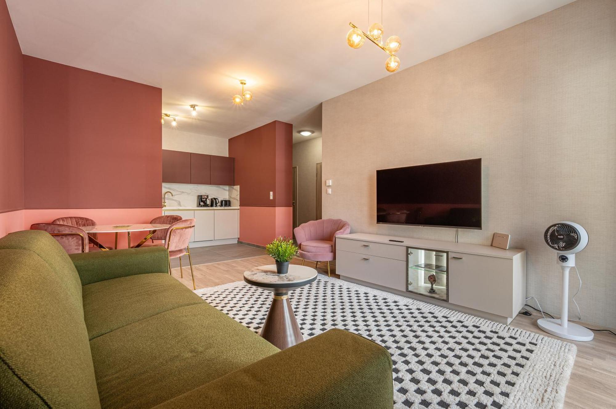 Luxury W Balcony Next To Andrassy Road Apartment *